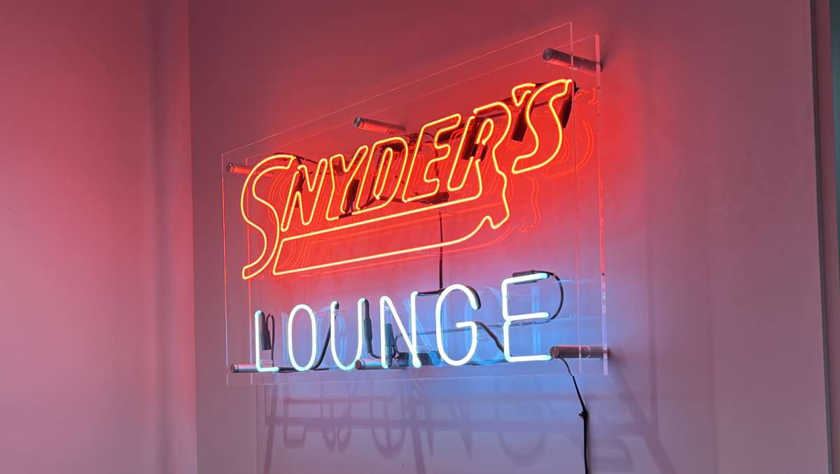Snyder's Lounge wide frame