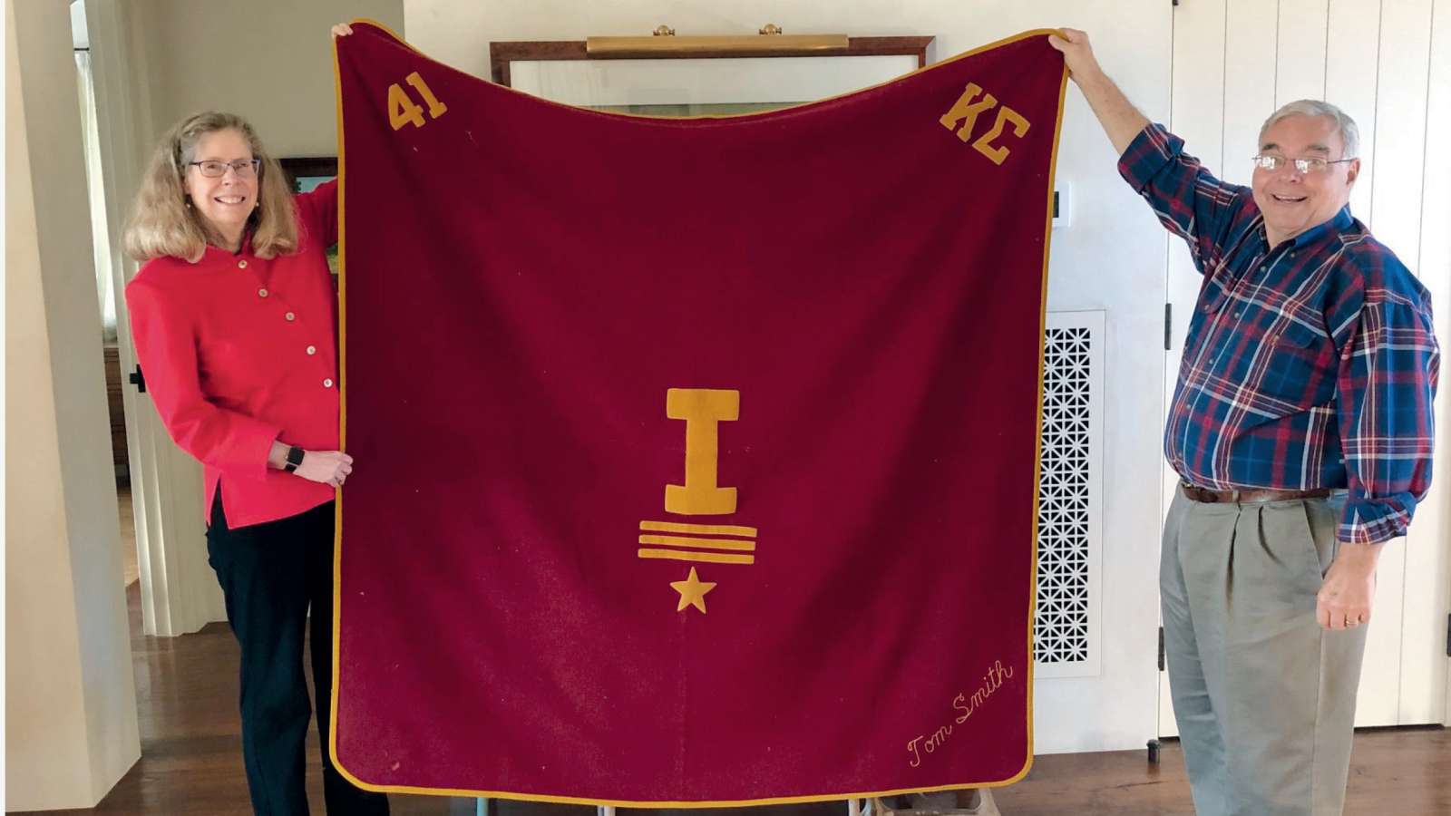 Tom Smith and Wendy Wintersteen with ISU letterwinners blanket