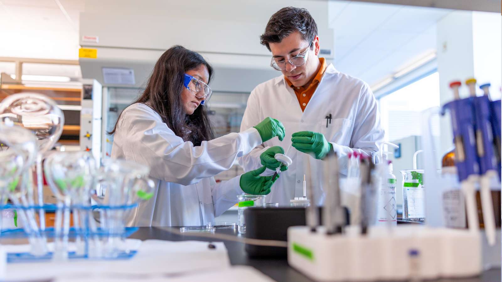 Devanshi Mistry, left, works with Macgregor Catanag inside Jean-Philippe Tessonnier’s laboratory.